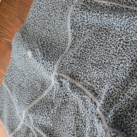 Athleta Salutation Stash II Textured Tight L Petite Micro Cheetah Blue Navy - Picture 8 of 8